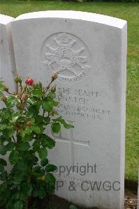 Lillers Communal Cemetery - Foster, George