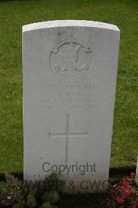 Lillers Communal Cemetery - Fox, John