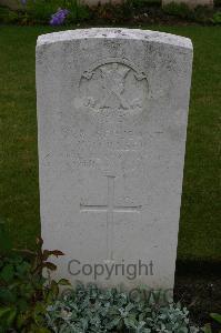 Lillers Communal Cemetery - Fraser, W