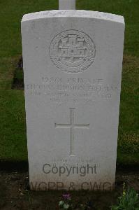 Lillers Communal Cemetery - Freeman, Thomas Gordon