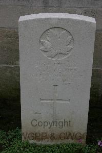 Lillers Communal Cemetery - George, Alec