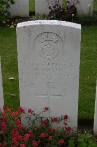 Lillers Communal Cemetery - Green, H