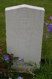 Lillers Communal Cemetery - Hennen, Peter