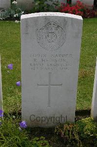 Lillers Communal Cemetery - Henson, Richard Kingston