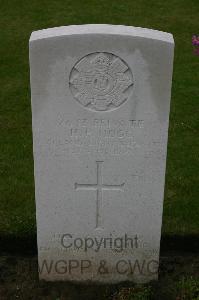 Lillers Communal Cemetery - Hogg, Harry Paul