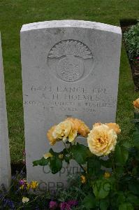 Lillers Communal Cemetery - Holmes, A H