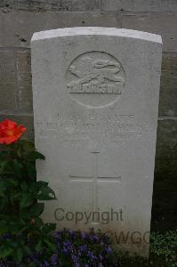 Lillers Communal Cemetery - Holmes, William Myles