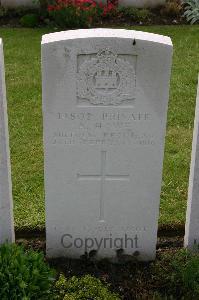 Lillers Communal Cemetery - Howe, A