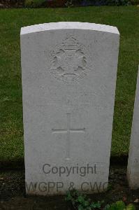 Lillers Communal Cemetery - Hughes, John William