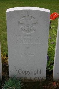 Lillers Communal Cemetery - Humpherson, Cecil Everard