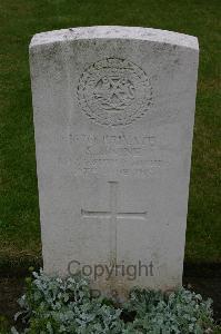 Lillers Communal Cemetery - Irvine, S
