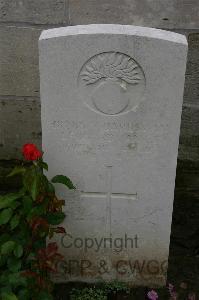 Lillers Communal Cemetery - James, Leonard