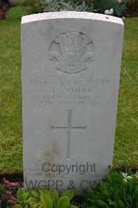 Lillers Communal Cemetery - Johns, Alfred