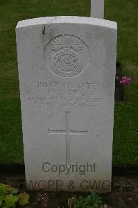 Lillers Communal Cemetery - Jones, E