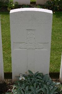 Lillers Communal Cemetery - Jones, John William