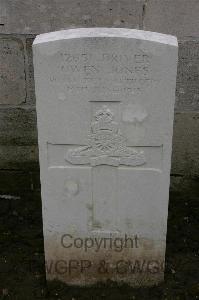 Lillers Communal Cemetery - Jones, Owen