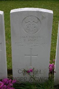 Lillers Communal Cemetery - Jones, Richard