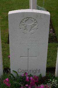 Lillers Communal Cemetery - Kennedy, Peter