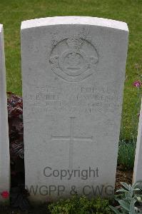 Lillers Communal Cemetery - Lawrence, Greville George