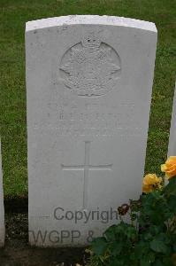 Lillers Communal Cemetery - Leighton, James