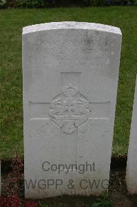 Lillers Communal Cemetery - Longstaff, J W