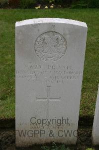 Lillers Communal Cemetery - MacDonald, Donald John
