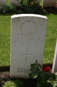 Lillers Communal Cemetery - MacFarlane, Percy Noble