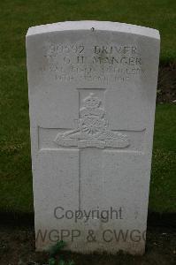 Lillers Communal Cemetery - Manger, W G H