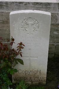 Lillers Communal Cemetery - Mann, A