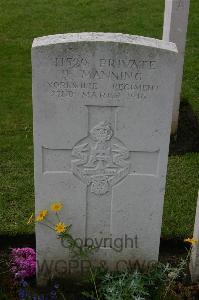 Lillers Communal Cemetery - Manning, D