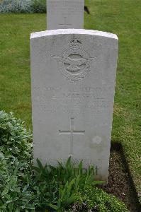 Lillers Communal Cemetery - Marshall, Donald Ewan