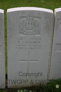 Lillers Communal Cemetery - Mayhew, H J