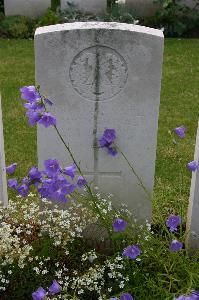 Lillers Communal Cemetery - McDonald, George Nisbet