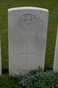 Lillers Communal Cemetery - McEwan, Alexander Eivan