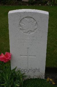 Lillers Communal Cemetery - McKinnon, Archibald Niel