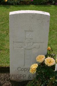 Lillers Communal Cemetery - Mellon, Patrick