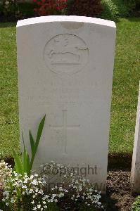 Lillers Communal Cemetery - Milburn, J