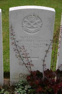 Lillers Communal Cemetery - Organ, James Bert