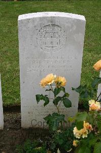 Lillers Communal Cemetery - Parker, R P