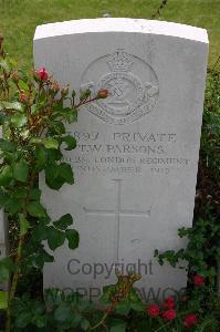 Lillers Communal Cemetery - Parsons, T W
