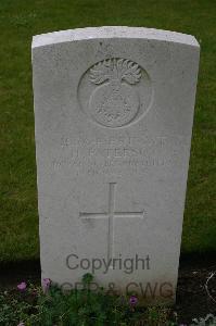 Lillers Communal Cemetery - Paterson, H