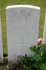 Lillers Communal Cemetery - Pearce, C