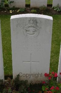 Lillers Communal Cemetery - Perrott, G B