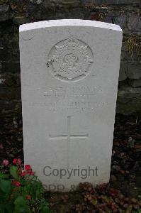 Lillers Communal Cemetery - Pettit, W R
