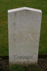 Lillers Communal Cemetery - Pieper, Karl