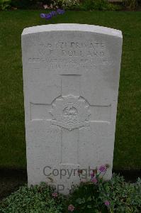 Lillers Communal Cemetery - Pollard, W R