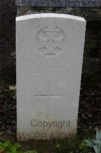 Lillers Communal Cemetery - Richards, J