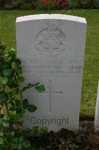 Lillers Communal Cemetery - Richardson, Ivan Gordon