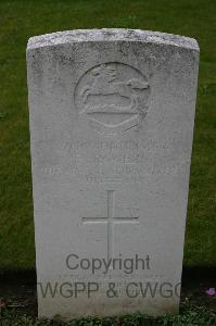Lillers Communal Cemetery - Rogers, E
