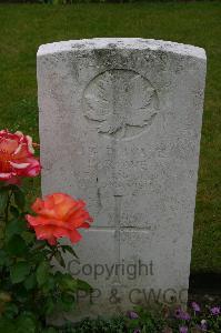 Lillers Communal Cemetery - Rowe, F